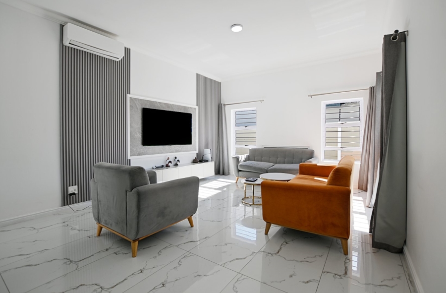  Bedroom Property for Sale in Parklands Western Cape